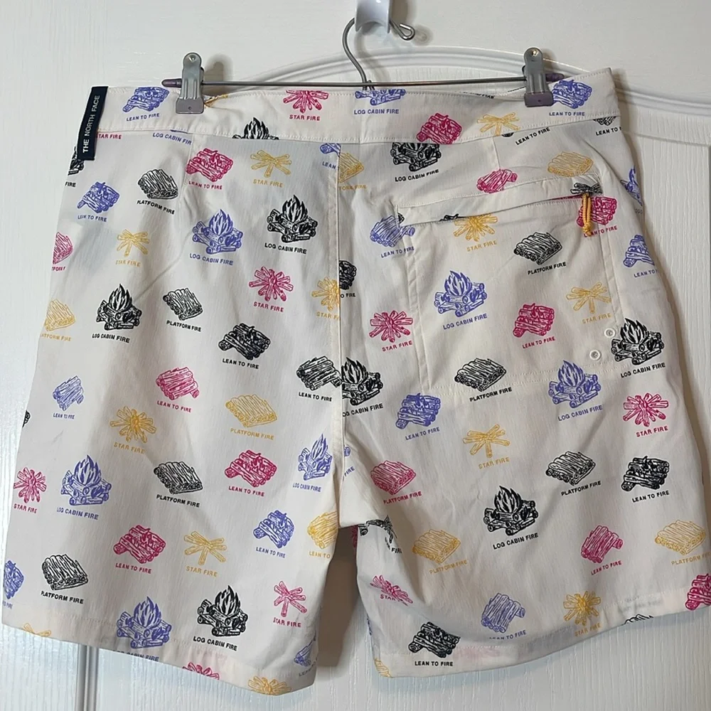 The North Face Class V Ripstop Boardshorts White Campfire Print Size 36 / Large